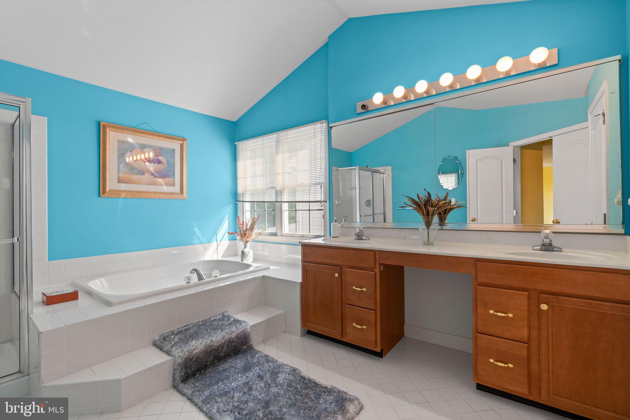 6804 CREEKWOOD COURT