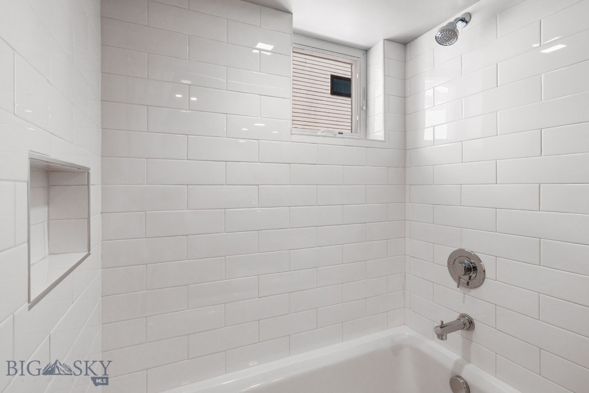 527 E Mendenhall 5