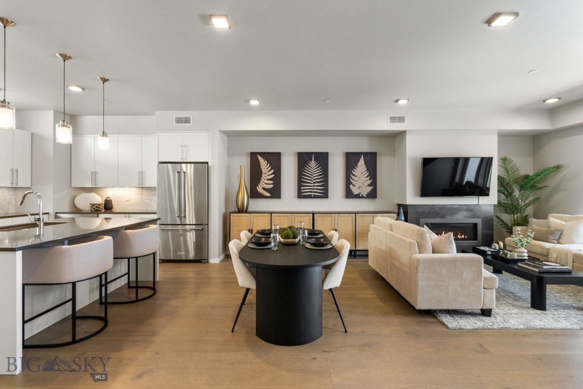 527 E Mendenhall 5