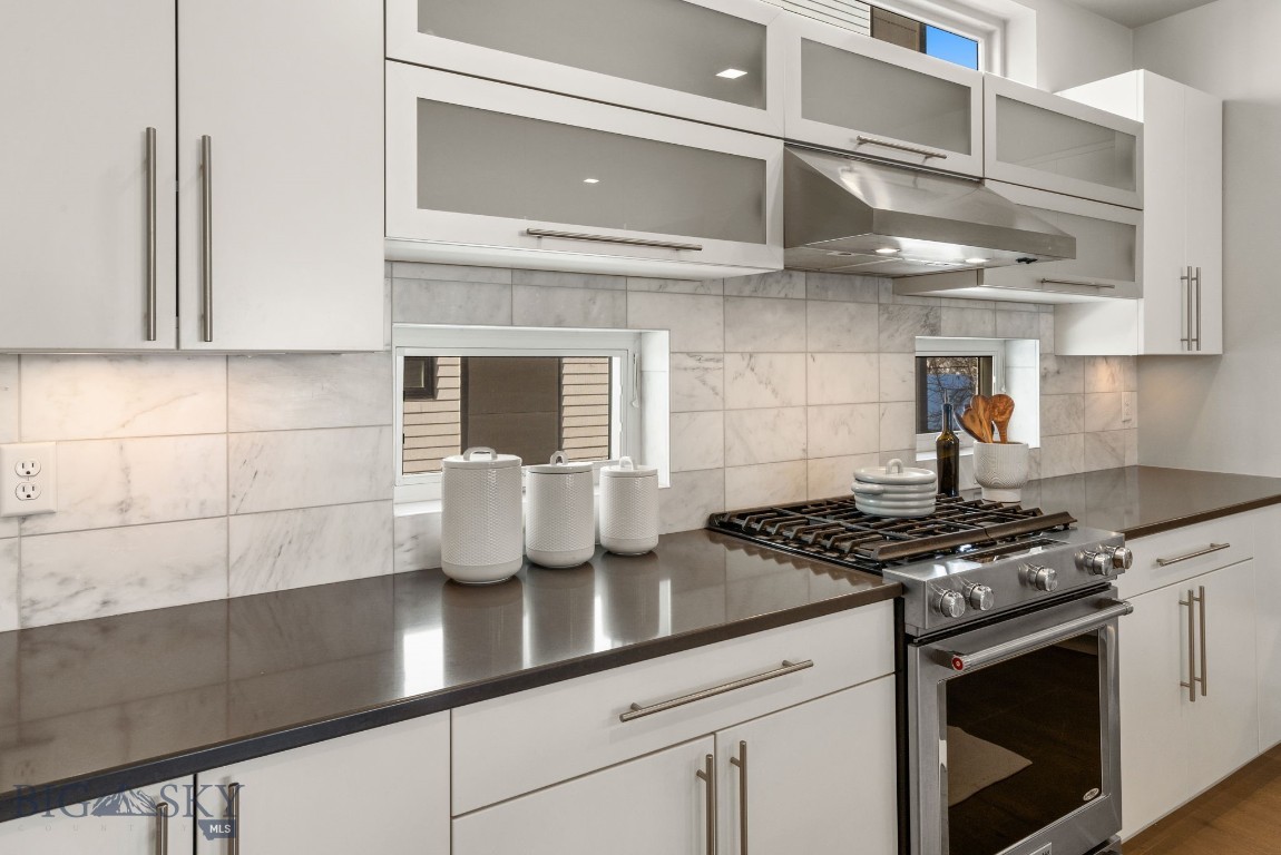 527 E Mendenhall 5