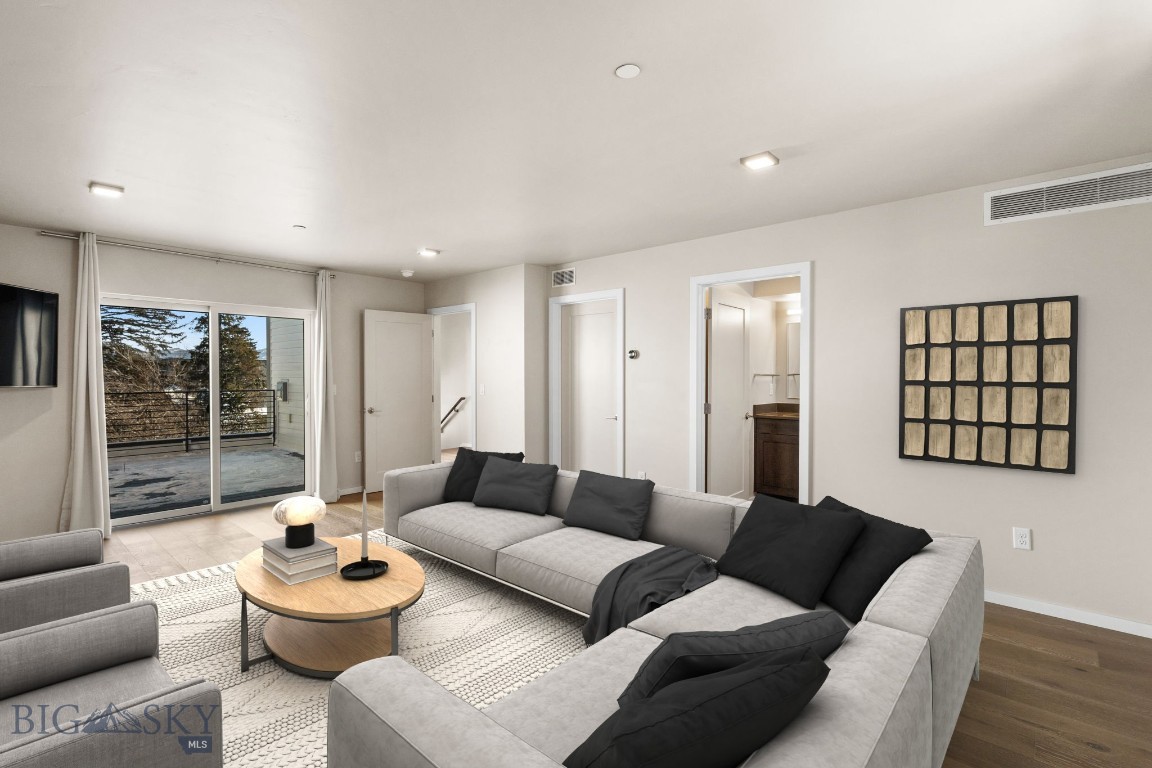 527 E Mendenhall 5