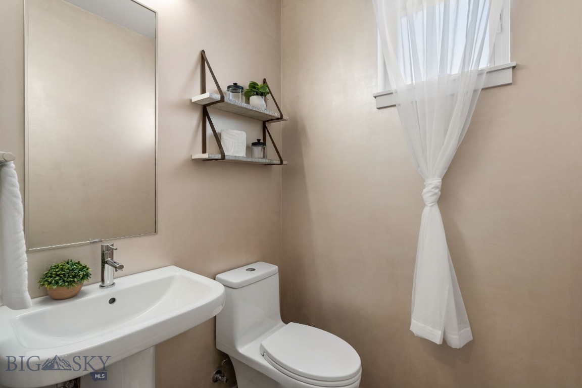 527 E Mendenhall 5