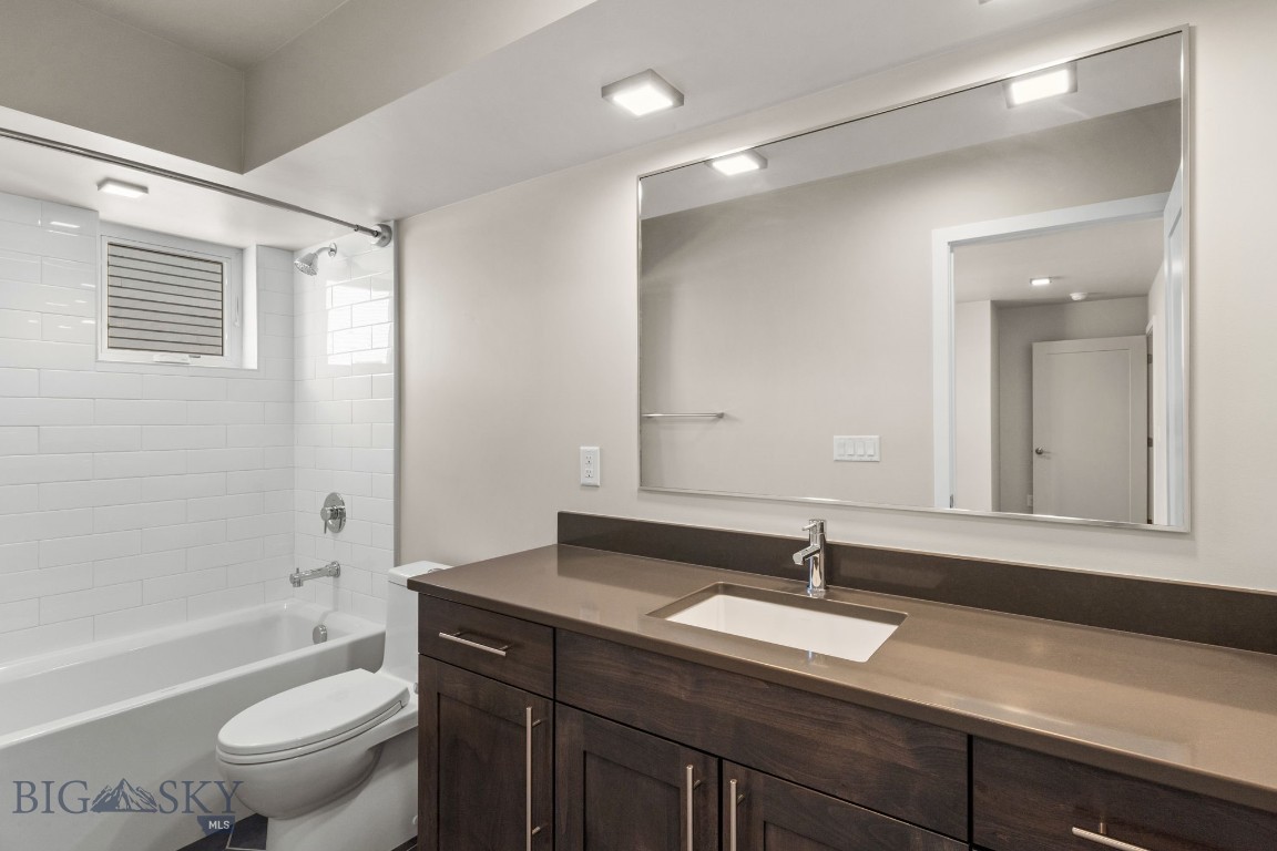 527 E Mendenhall 5