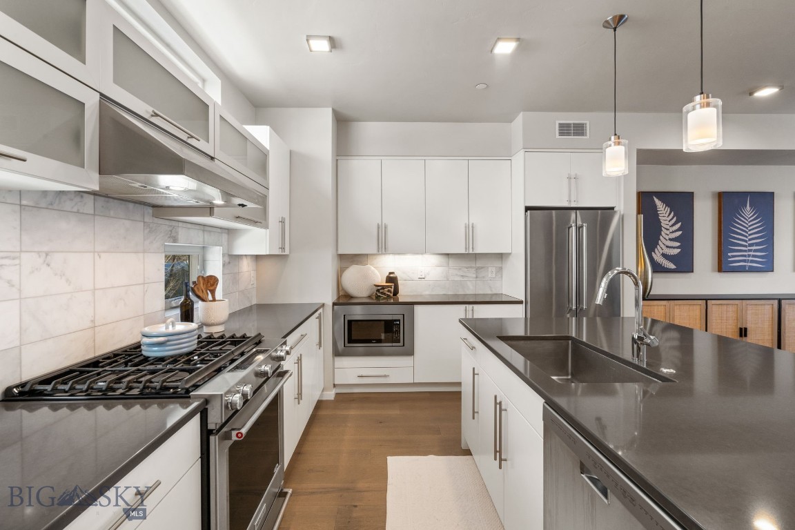 527 E Mendenhall 5