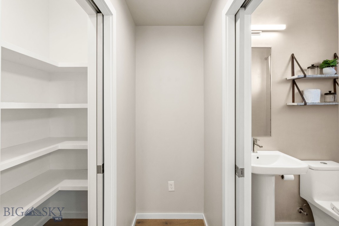 527 E Mendenhall 5