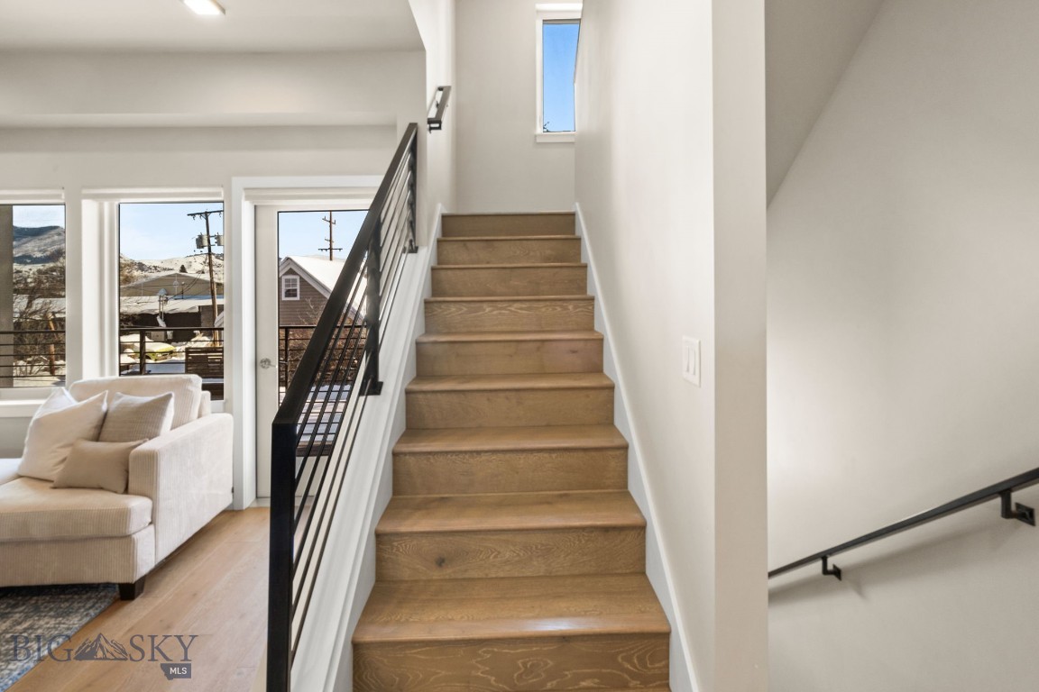527 E Mendenhall 5
