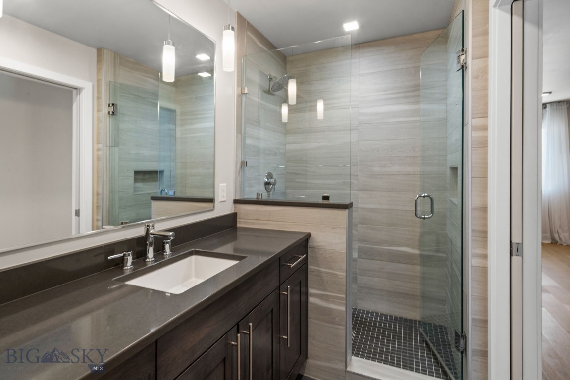 527 E Mendenhall 5