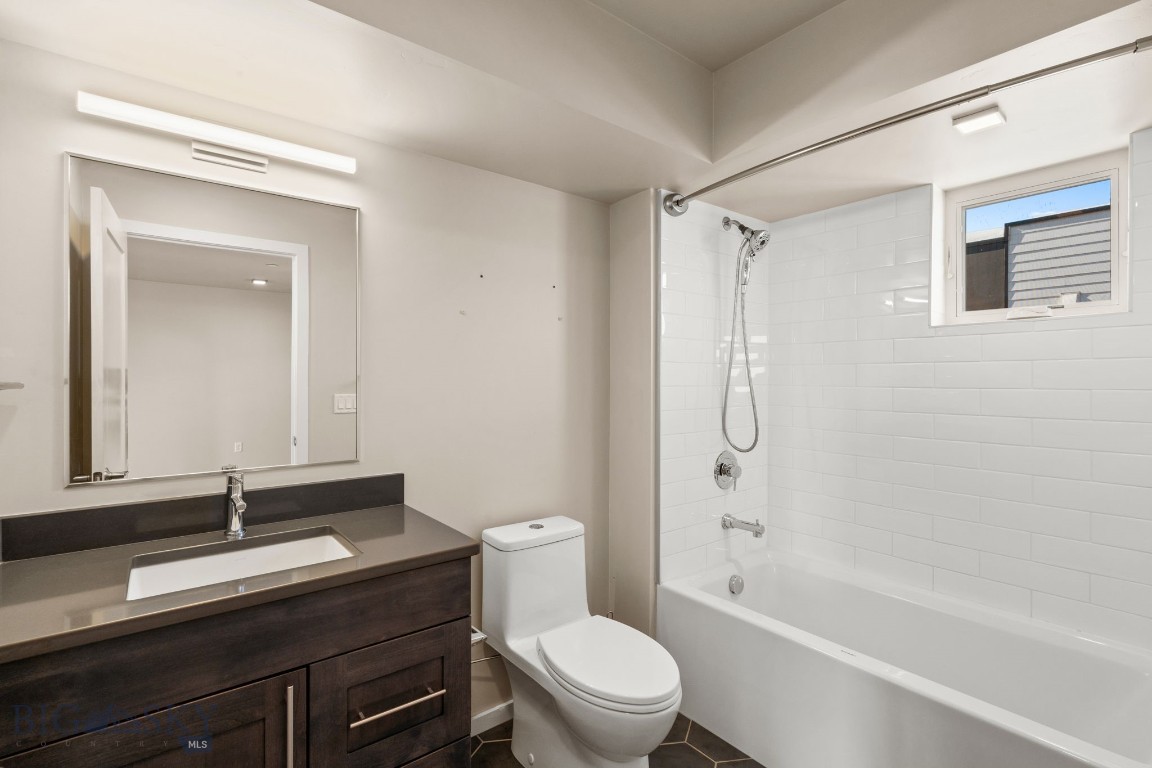 527 E Mendenhall 5