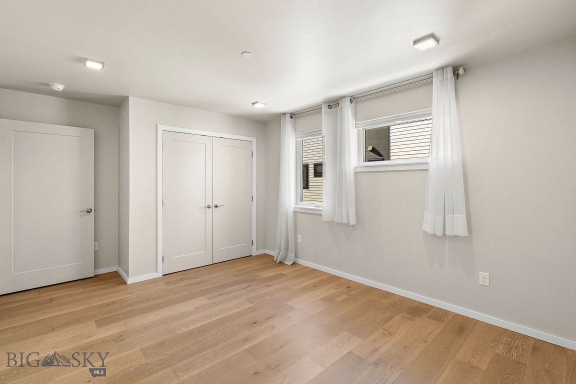 527 E Mendenhall 5