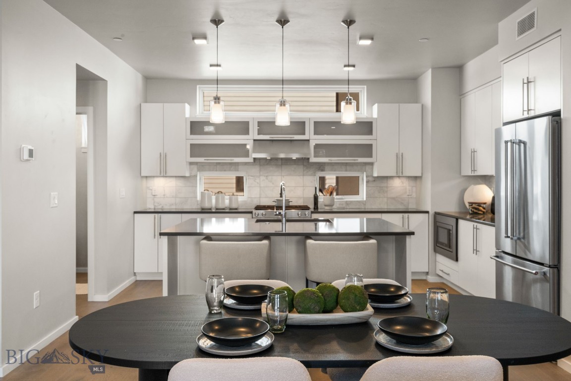 527 E Mendenhall 5