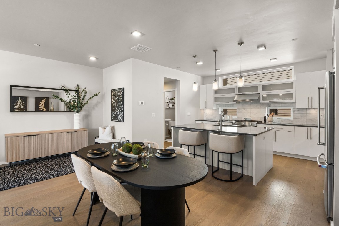 527 E Mendenhall 5