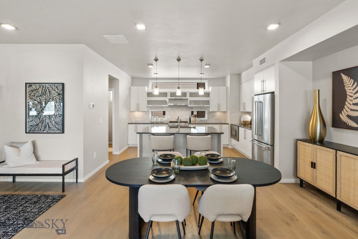 527 E Mendenhall 5