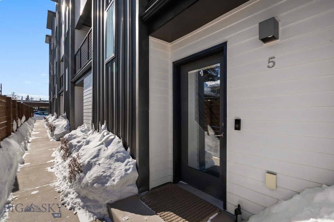 527 E Mendenhall 5