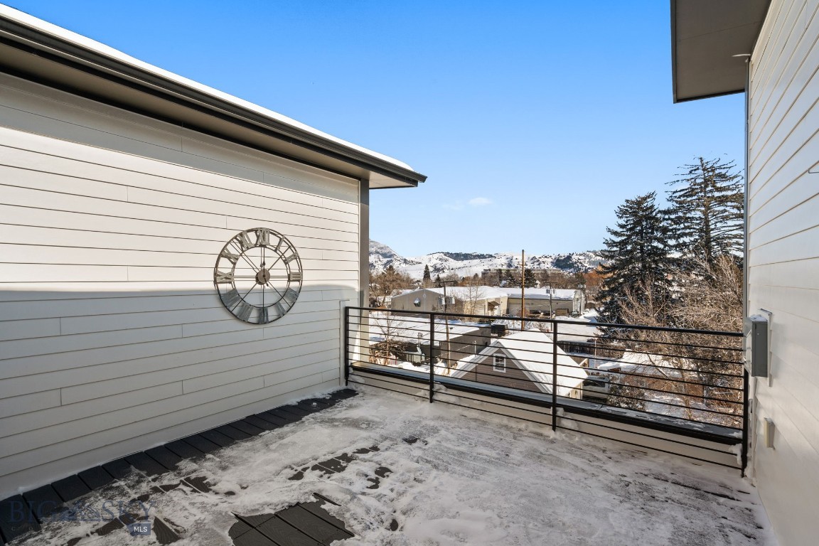 527 E Mendenhall 5