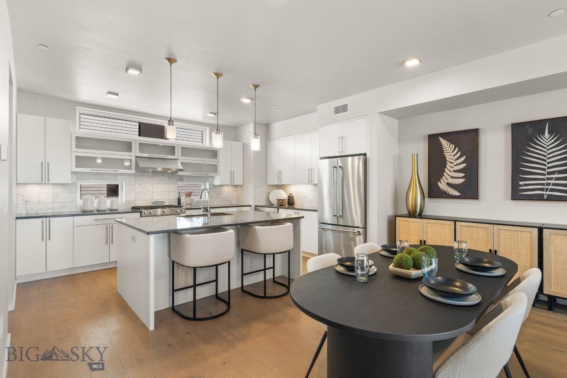 527 E Mendenhall 5