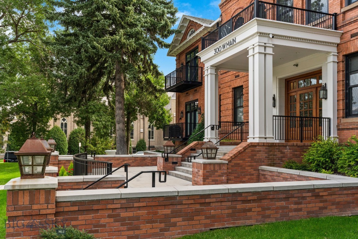 300 W Main Street Q