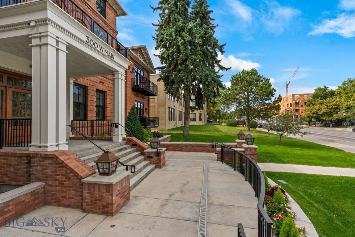 300 W Main Street Q