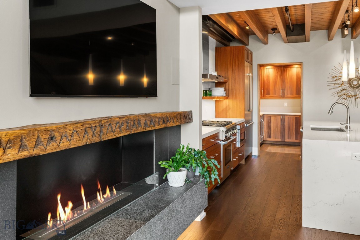 300 W Main Street Q