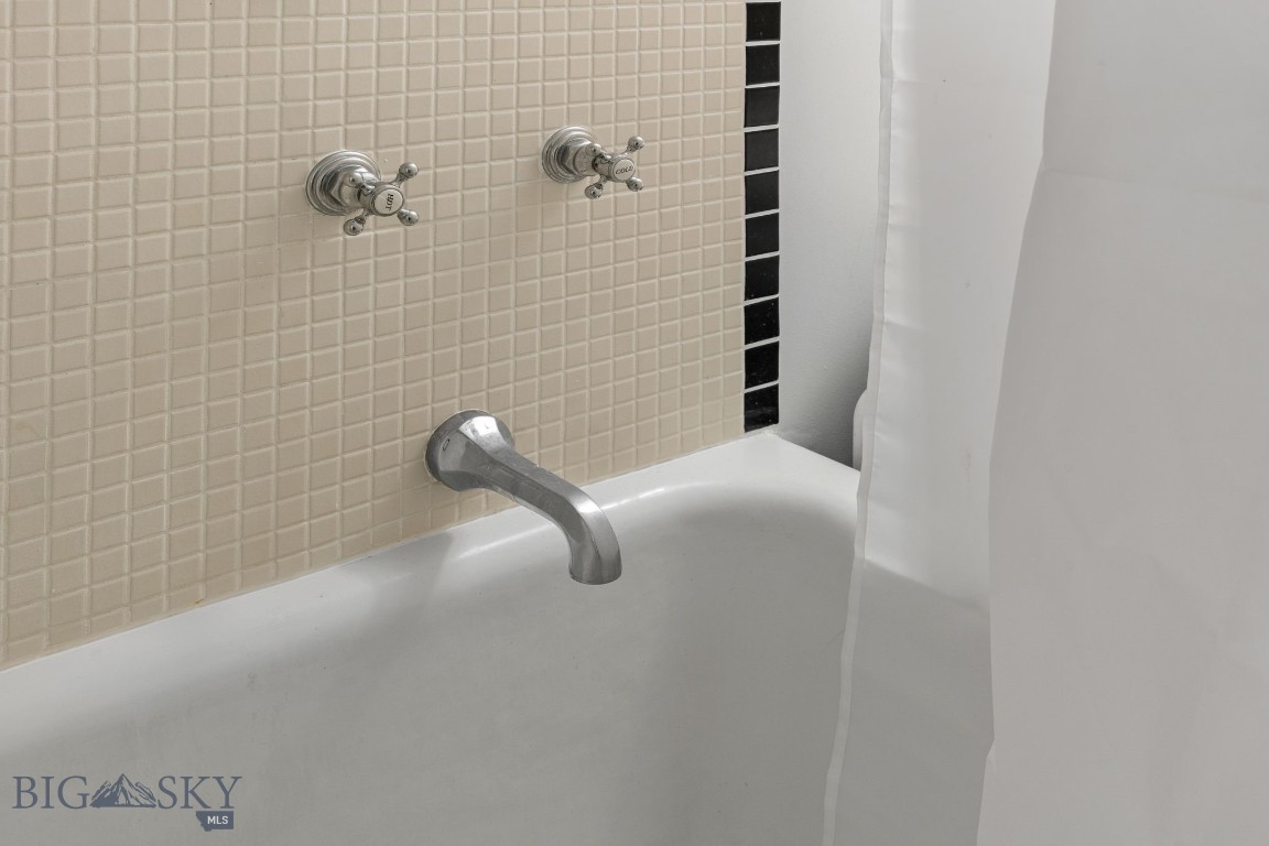 755 Coffee Creek Road