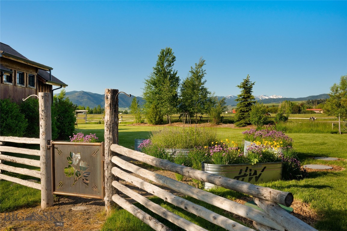 1400 Cottontail Road