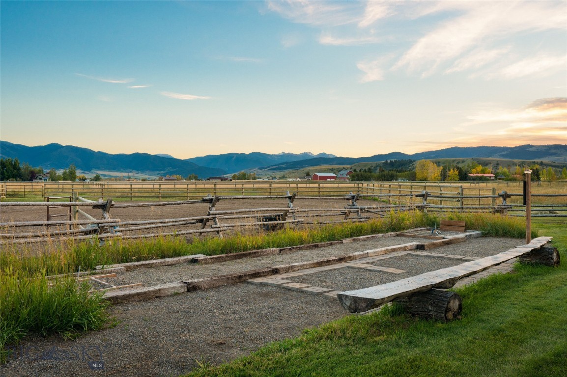 1400 Cottontail Road