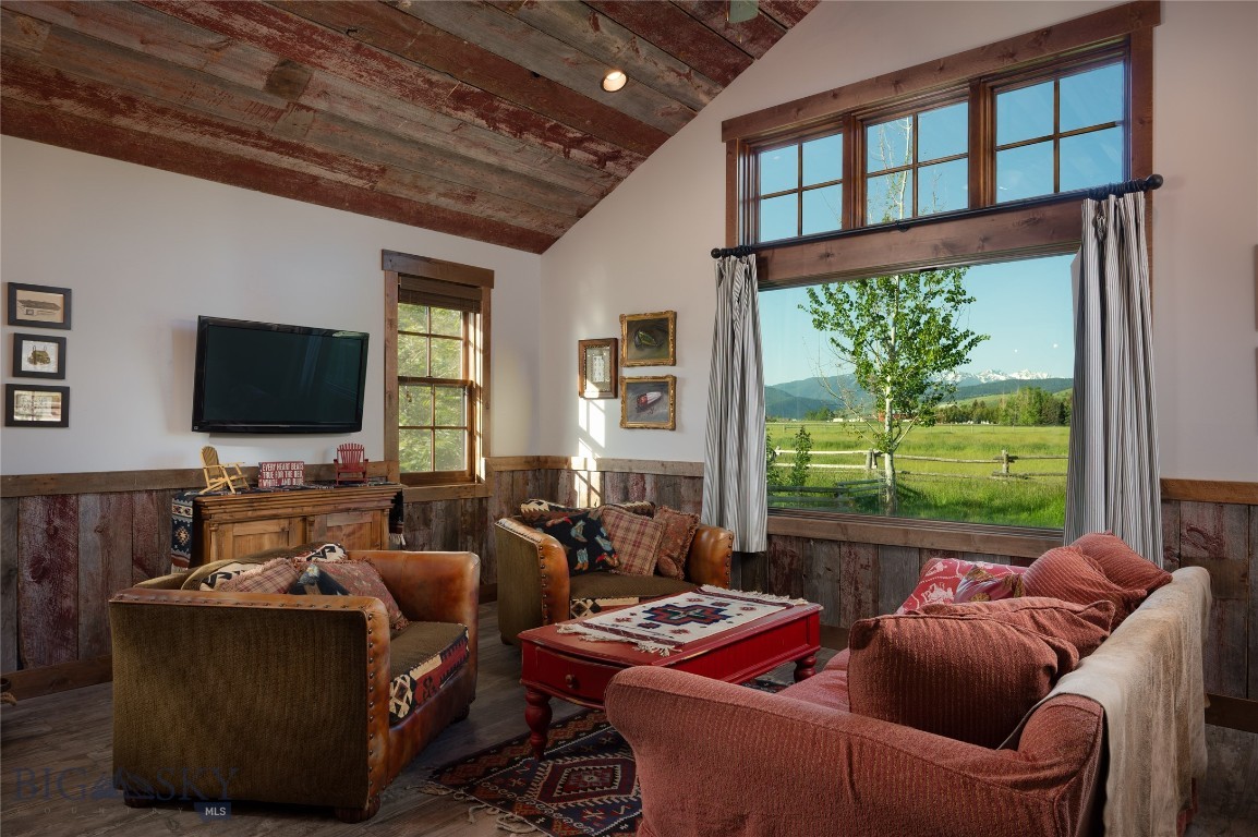 1400 Cottontail Road