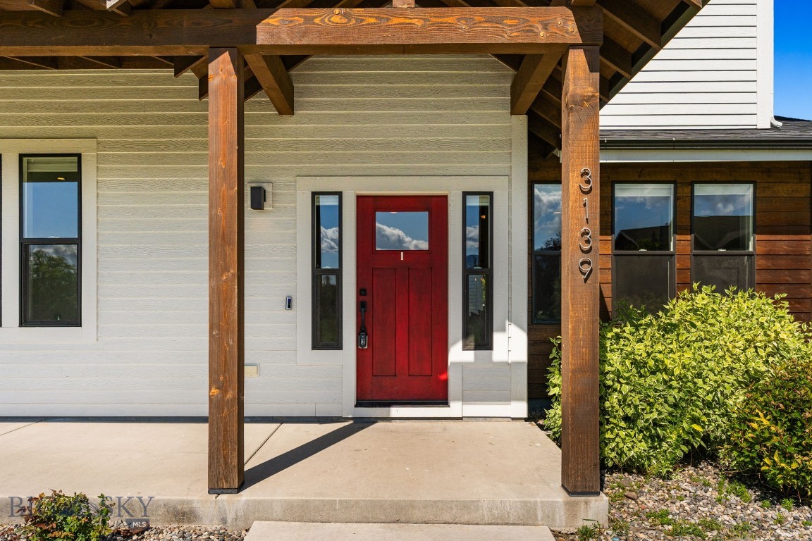 3139 Blackbird Drive