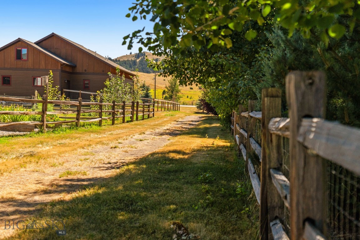 2452 Creekwood Drive