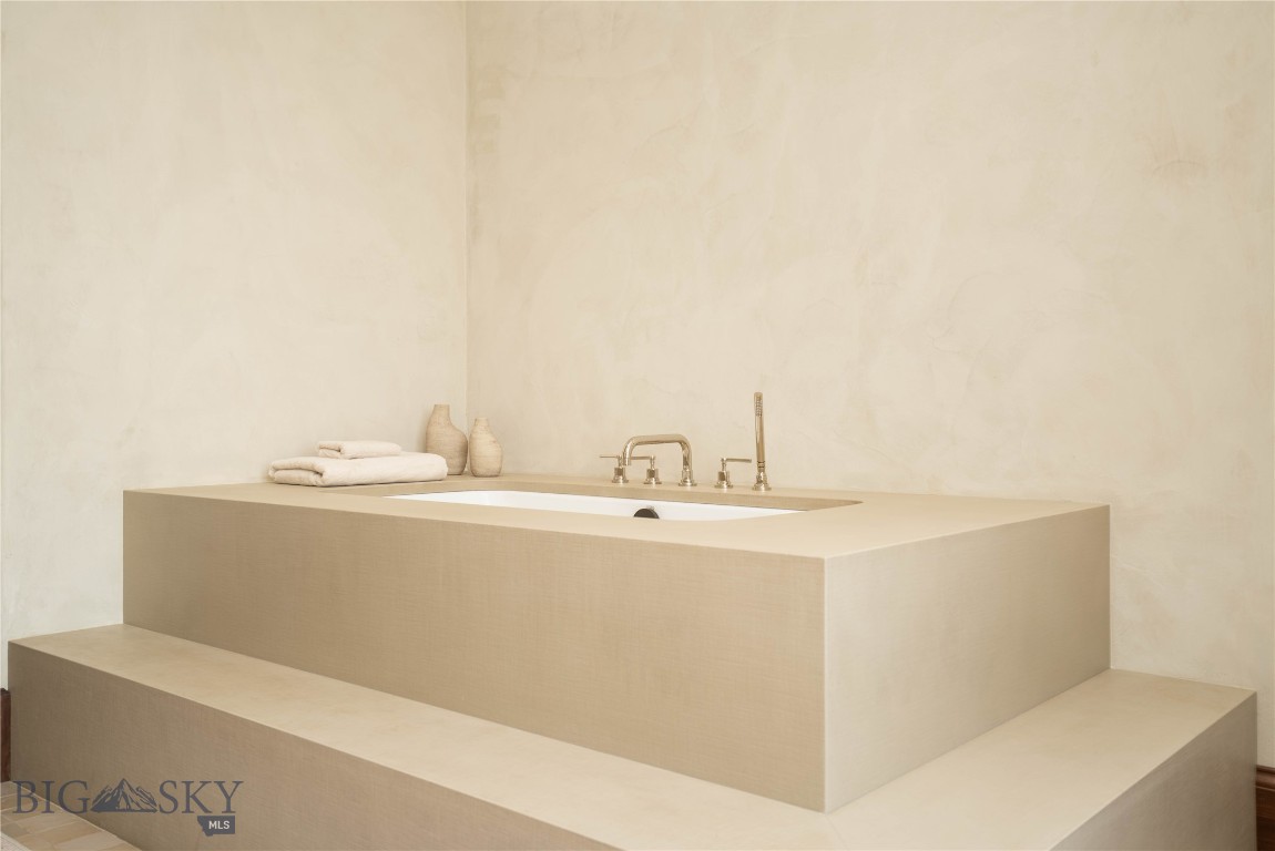 1221 Green Valley Way