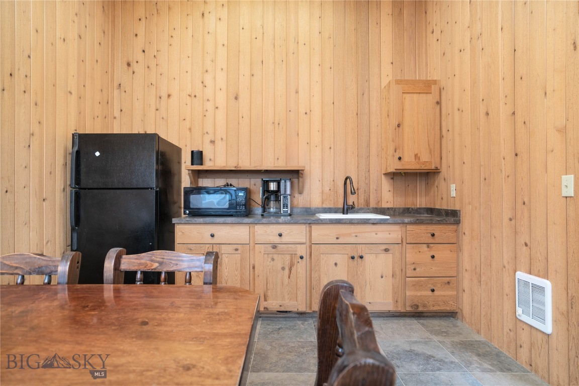 1221 Green Valley Way