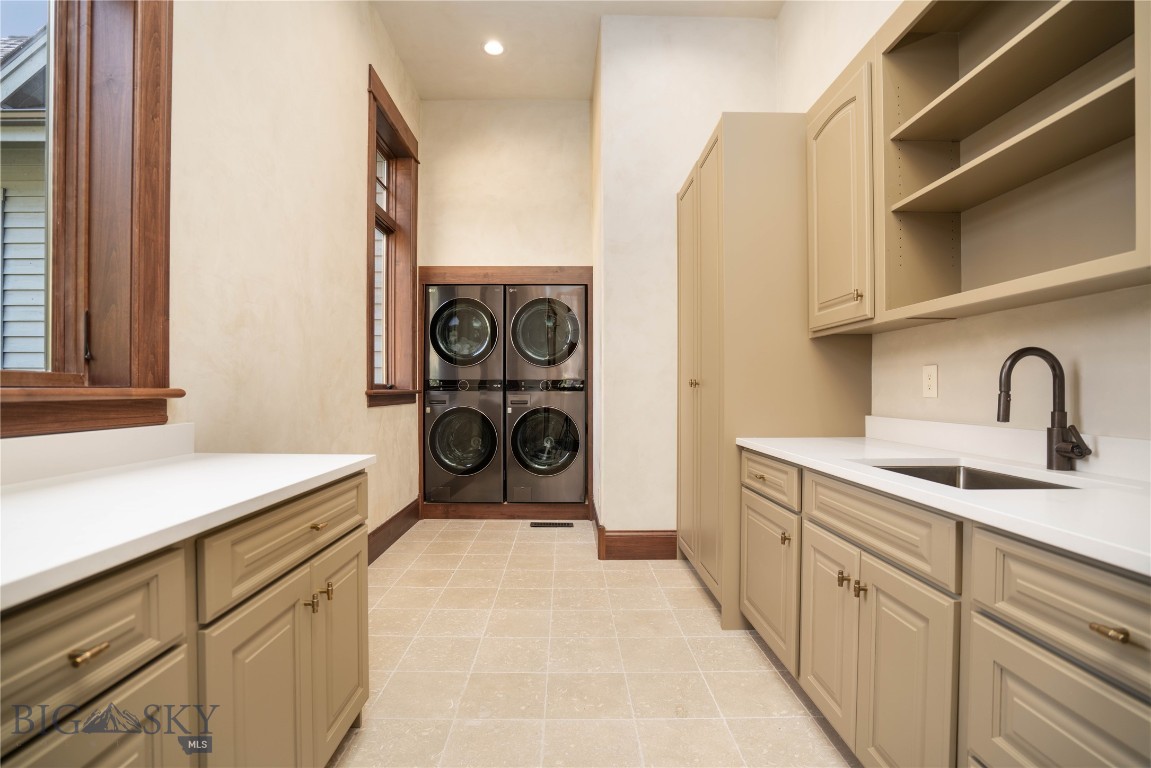 1221 Green Valley Way