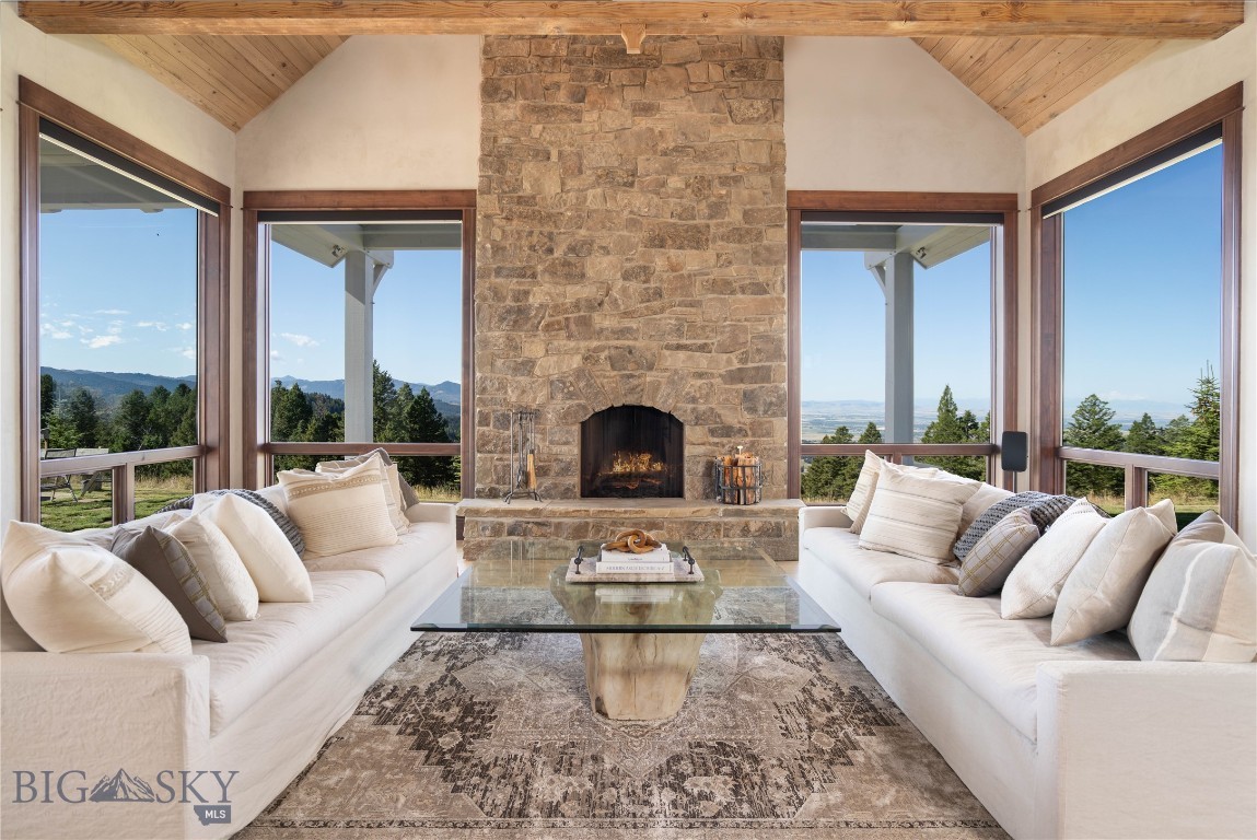 1221 Green Valley Way