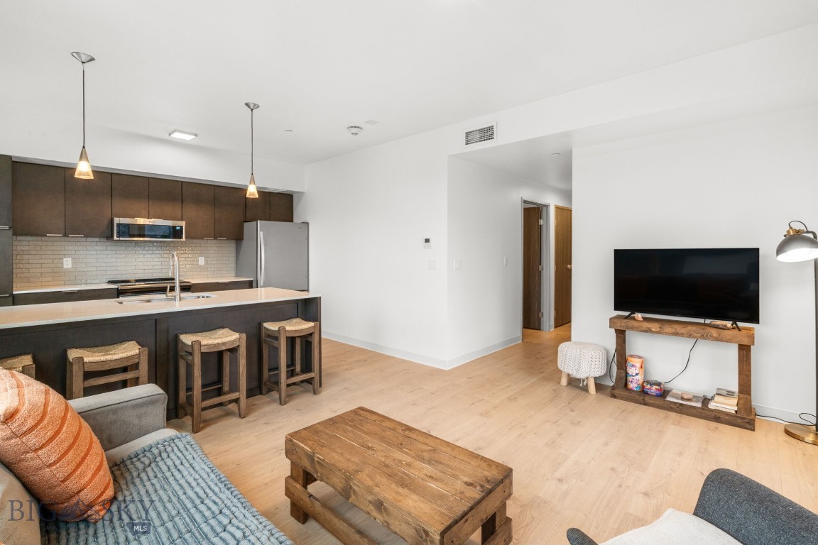 718 W Babcock Street 301