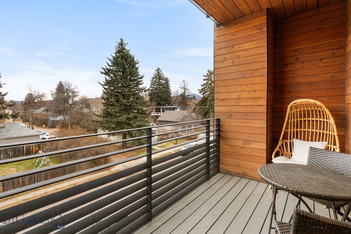 718 W Babcock Street 301