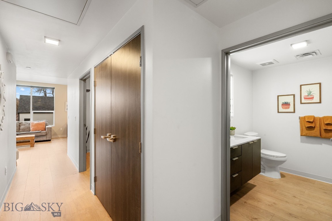 718 W Babcock Street 301