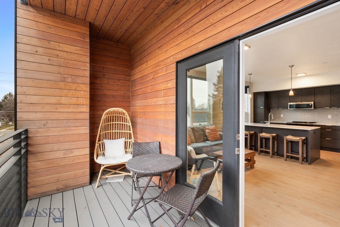 718 W Babcock Street 301