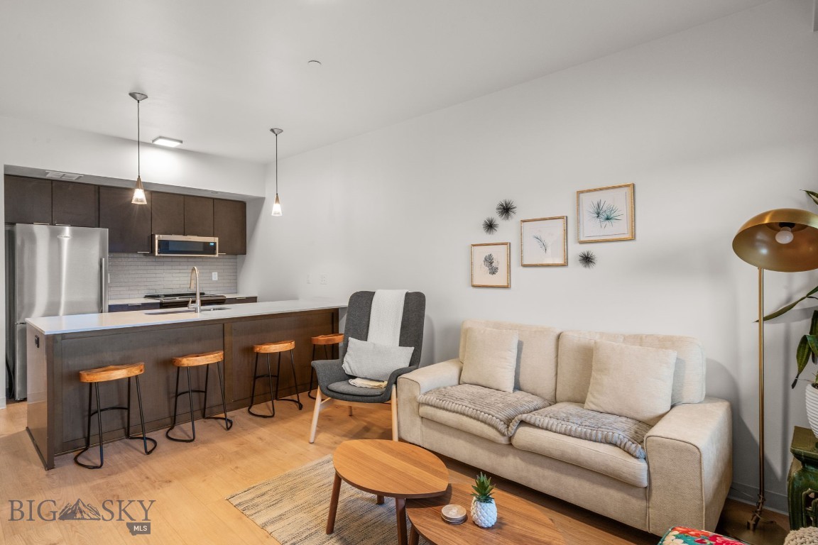 718 W Babcock Street 403