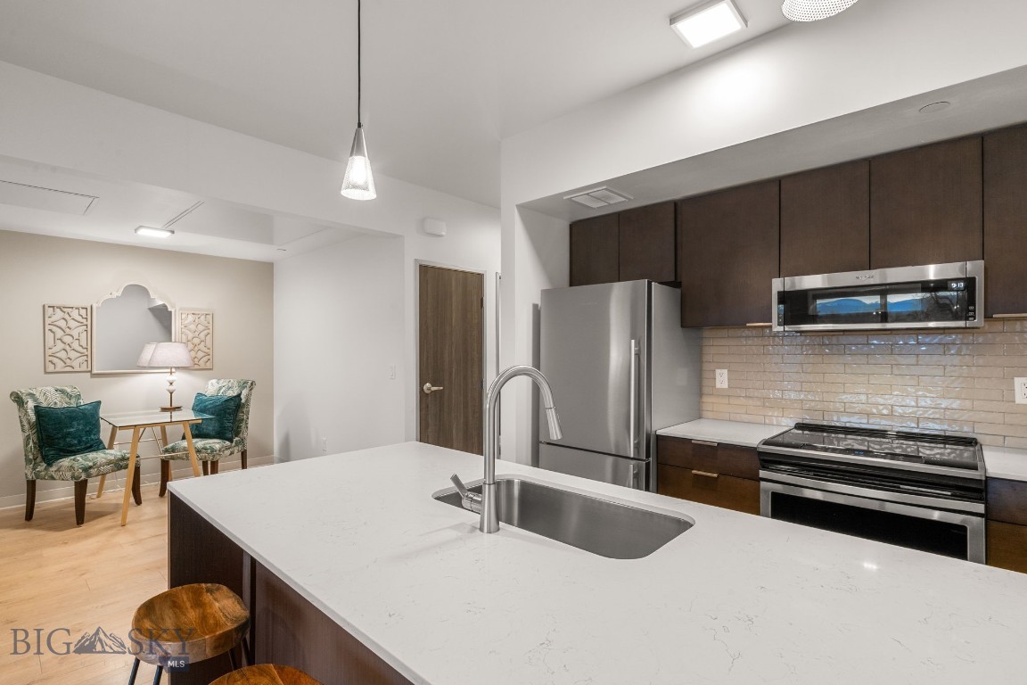 718 W Babcock Street 403