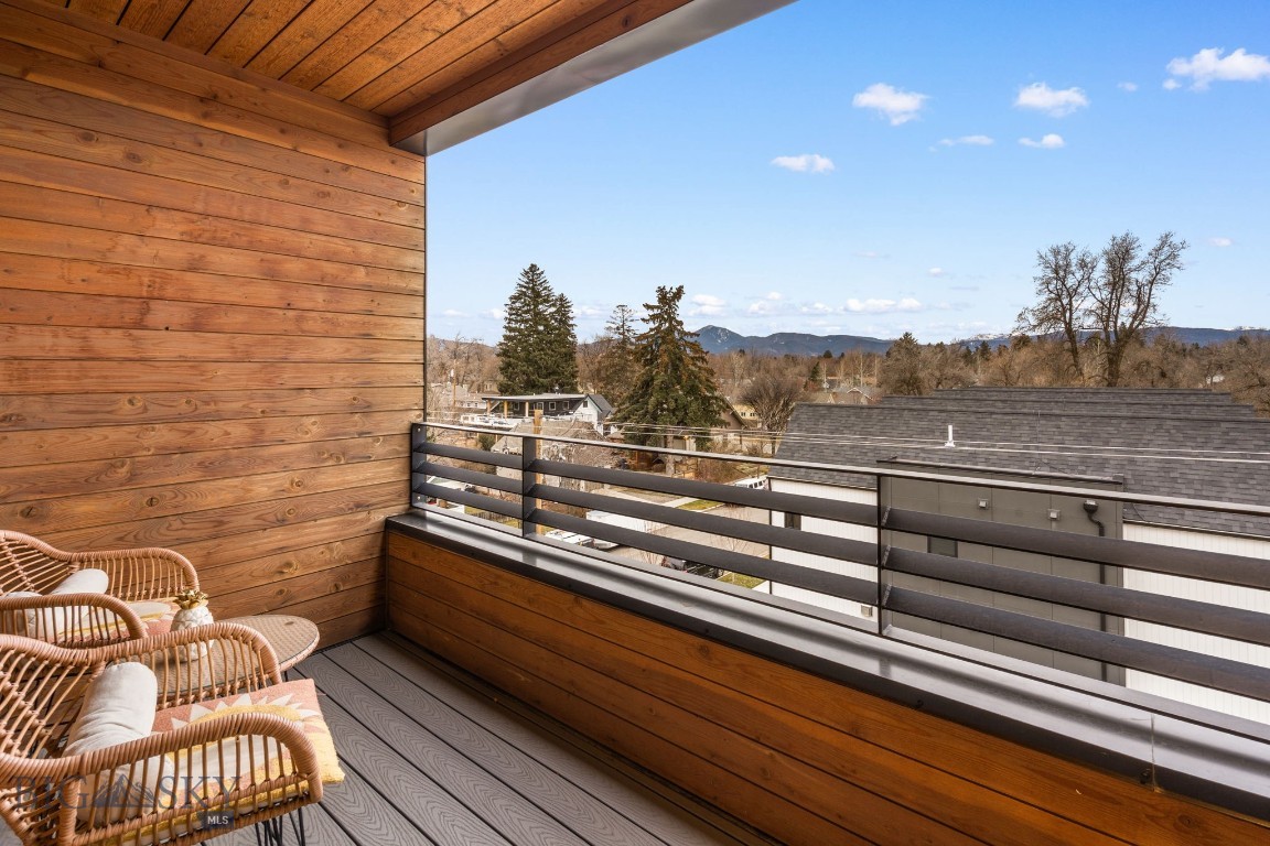 718 W Babcock Street 403