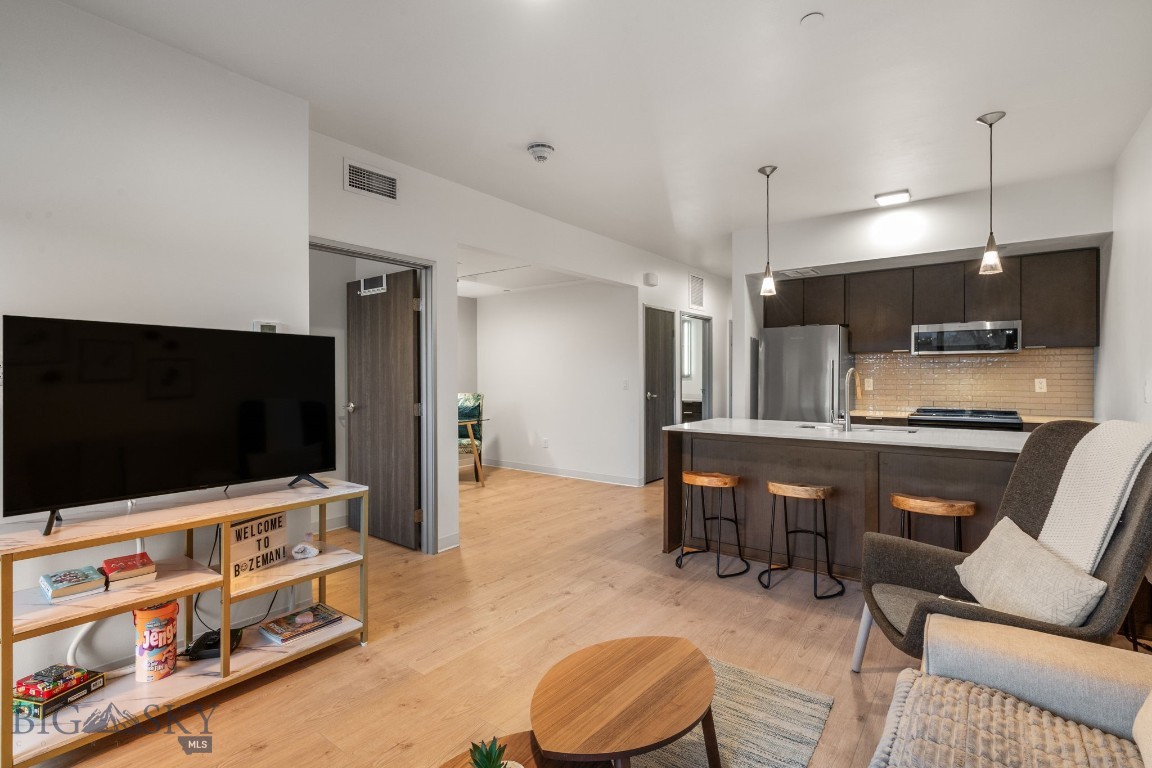 718 W Babcock Street 403