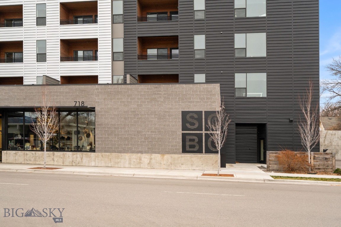 718 W Babcock Street 403