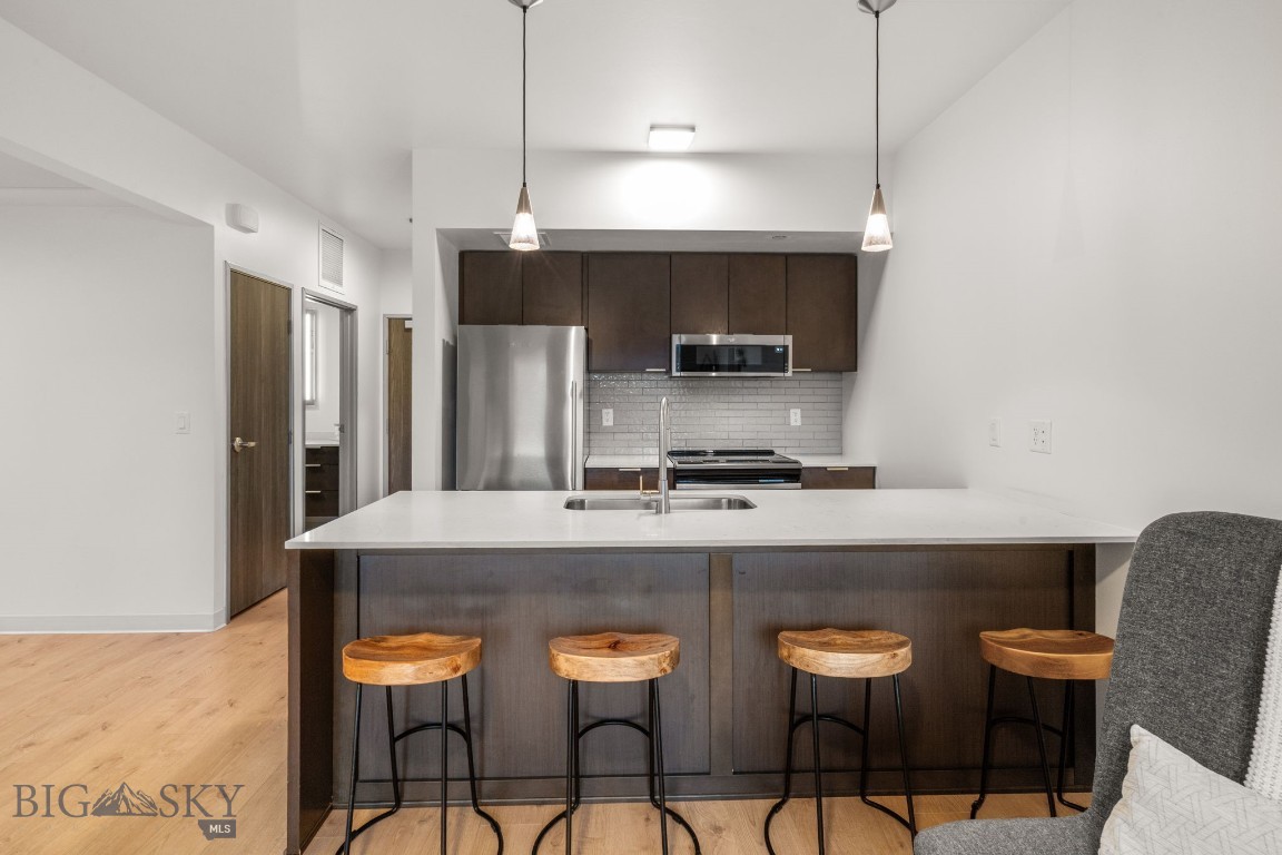 718 W Babcock Street 403