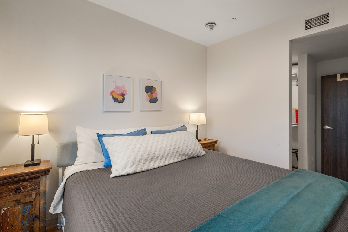 718 W Babcock Street 403