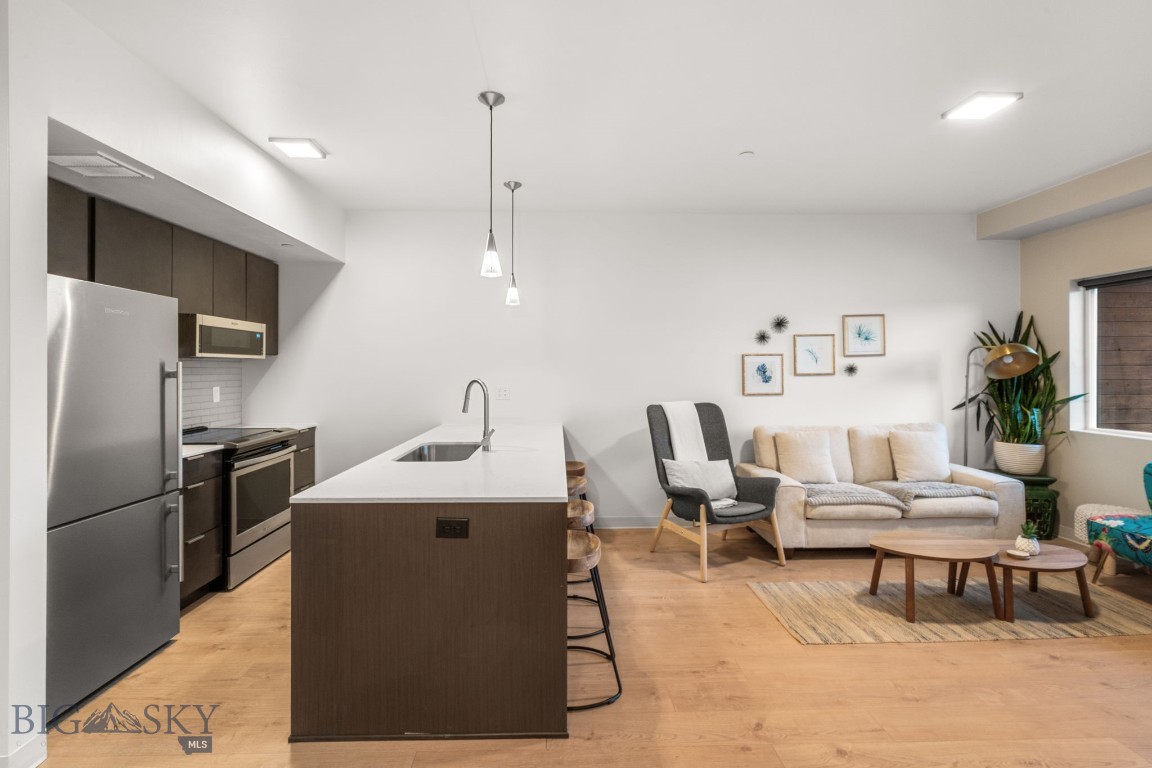 718 W Babcock Street 403