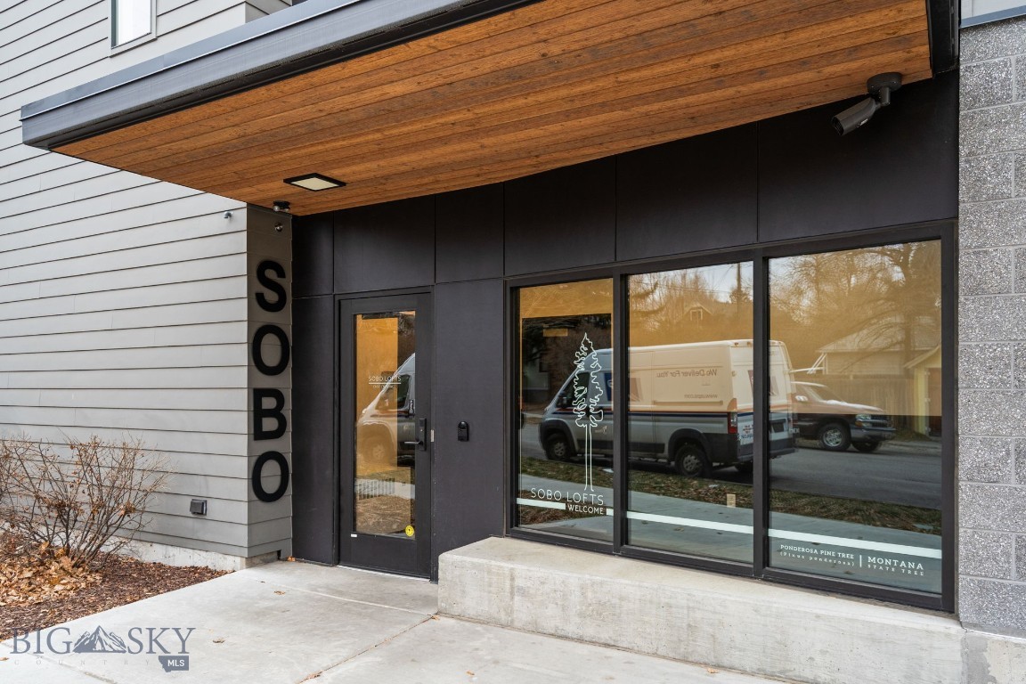 718 W Babcock Street 403