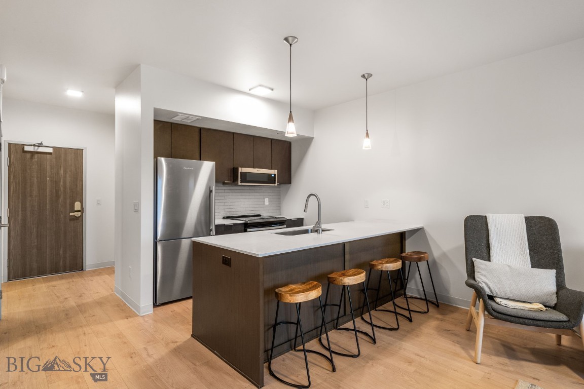 718 W Babcock Street 403