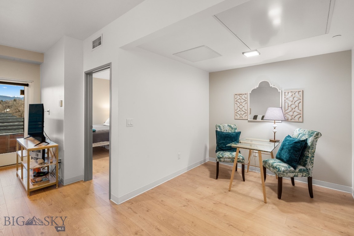 718 W Babcock Street 403