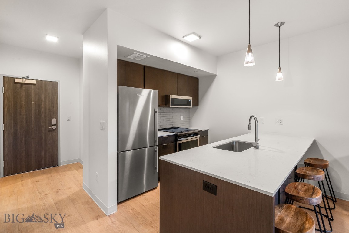 718 W Babcock Street 403