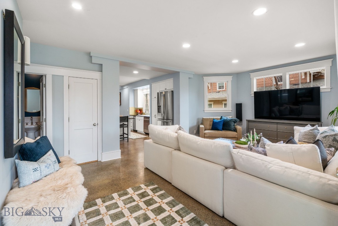 810 S Willson Avenue