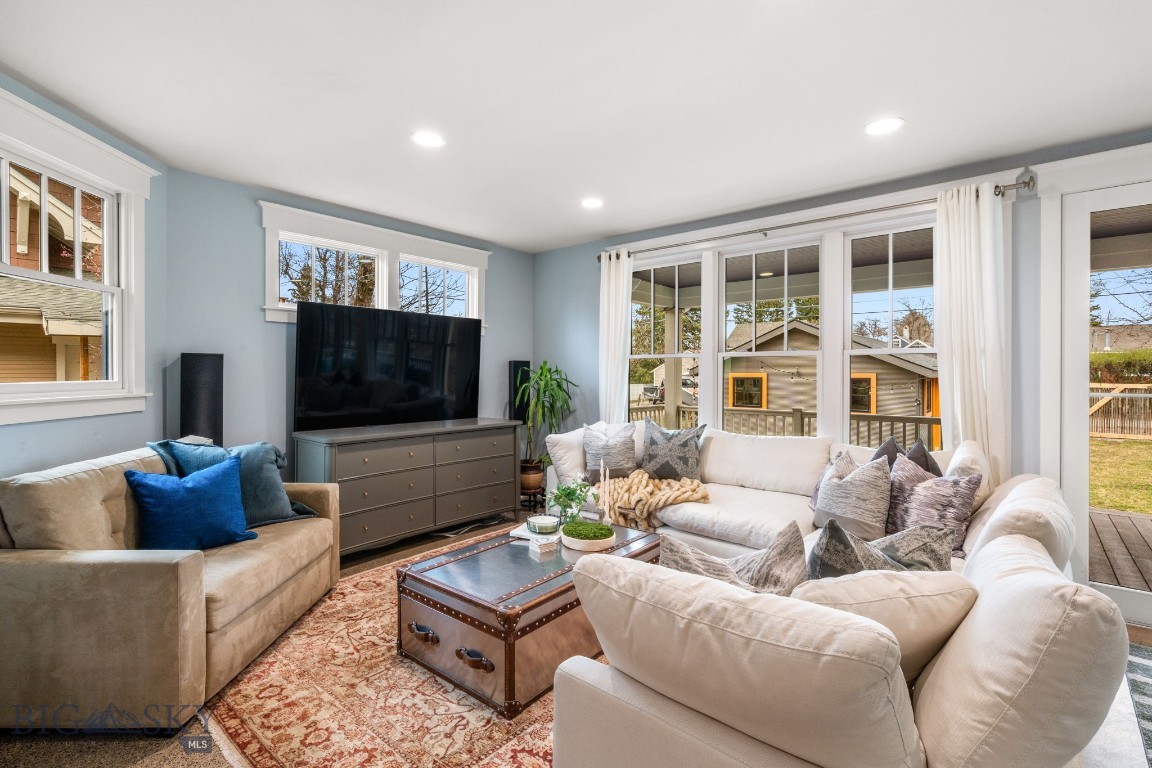 810 S Willson Avenue